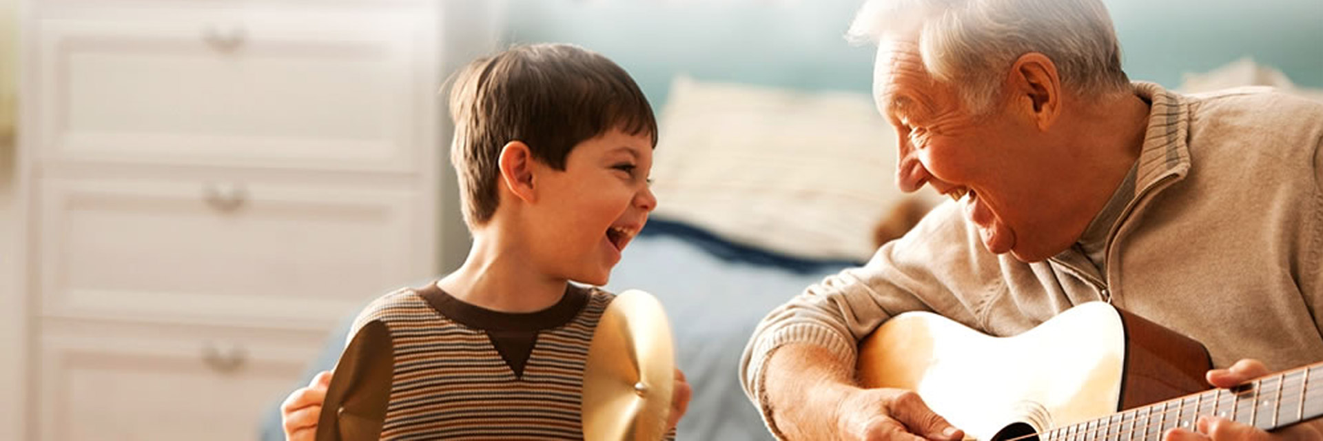HUSA_mood_happy_grandfather_grandson_guitar_1920x640