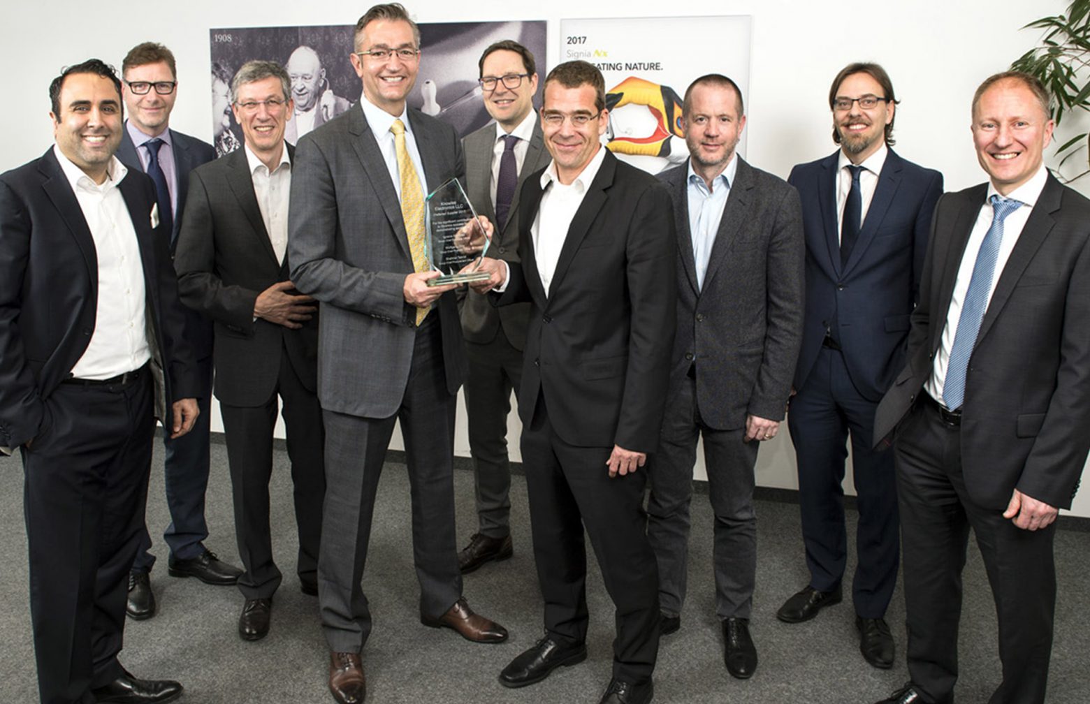 Sivantos employees hand over the first Supplier Award 2018 in Erlangen
